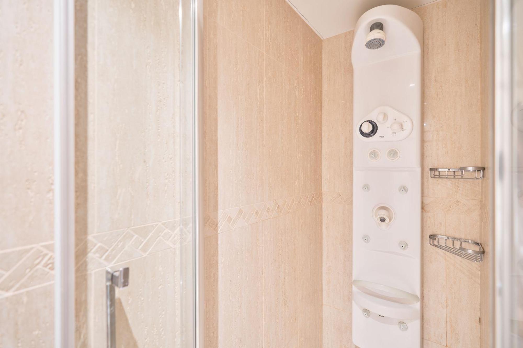 Eden Rentals Altavista Suites Apto Torre 1 サンタクルスデテネリフェ エクステリア 写真